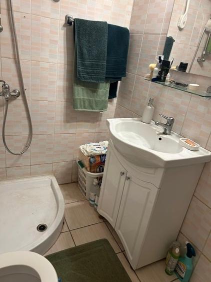 Casă individuală cu 5 camere cu Canalizare în Central