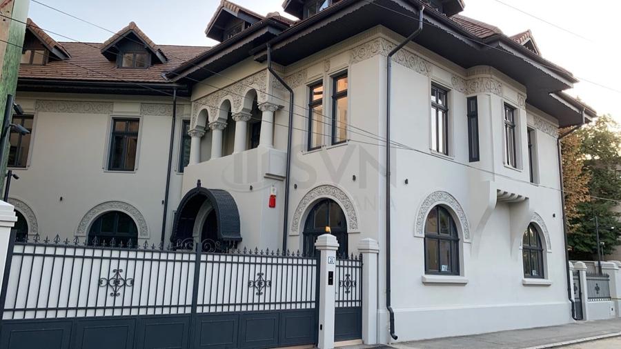 Casă individuală cu 3 camere cu Canalizare în P-ța Romană