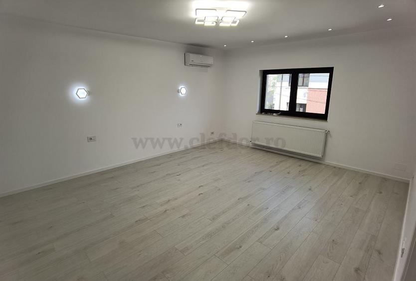 Casă individuală cu 6 camere cu Piscina în Iancu Nicolae