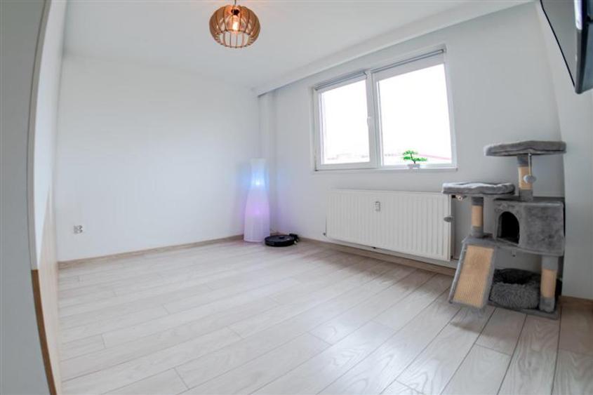 Apartament cu 3 camere semidecomandat în Eroii Revoluției