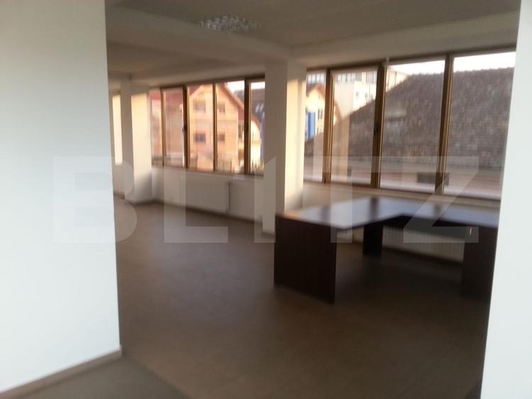 Birou, de 75 mp, în Calea Dumbrăvii