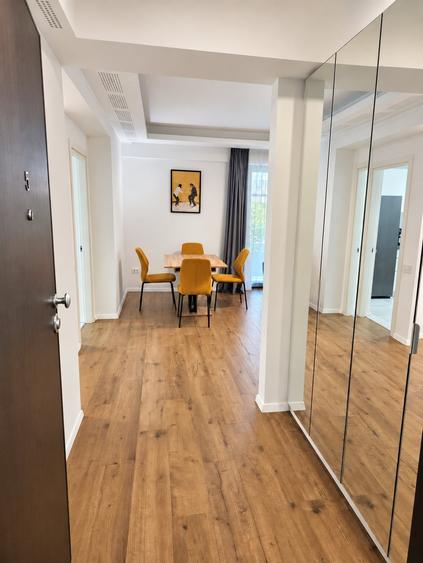 Apartament cu 4 camere, mobilat în Băneasa