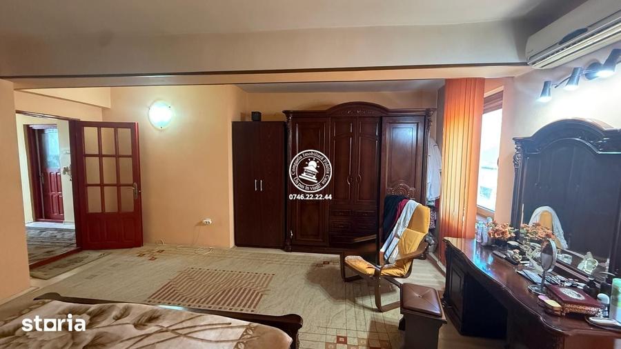 Casă cu 8 camere cu Teren 250 Mp în Păcurari