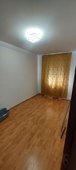 Apartament cu 3 camere semidecomandat în Exterior Vest