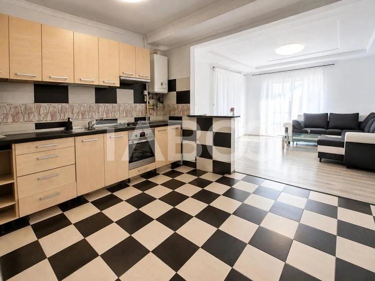 Apartament cu 3 camere decomandat în Central
