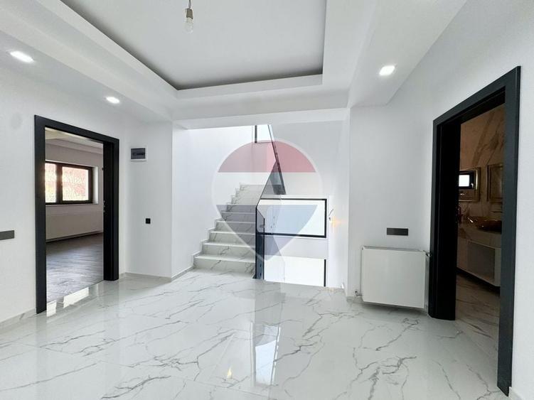 Casă individuală cu 6 camere cu Teren 422 Mp în Pipera