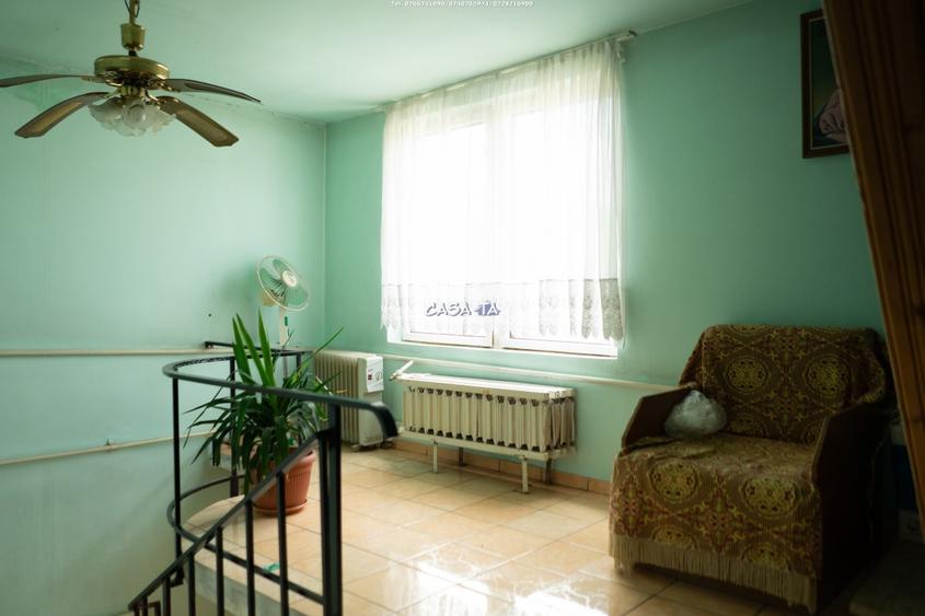 Casă individuală cu 7 camere cu Teren 2310 Mp în Licurici