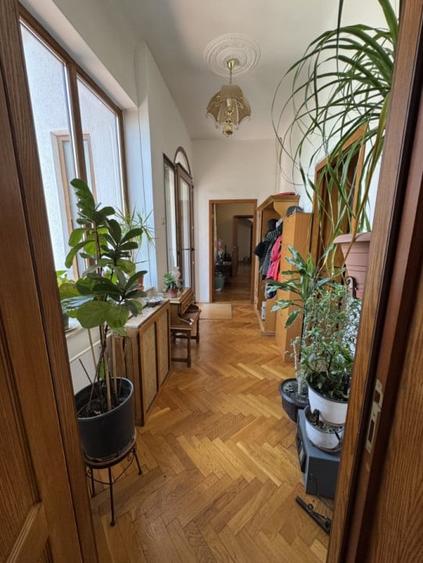 Casă individuală cu 5 camere cu Canalizare în Ultracentral