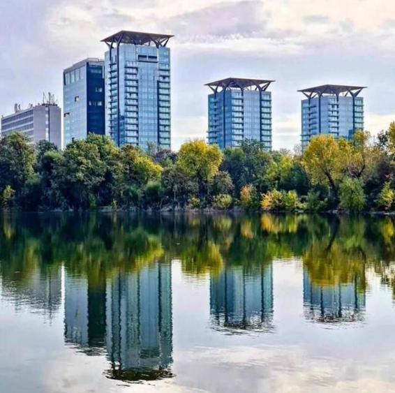 Apartament cu 3 camere semidecomandat în Herăstrău