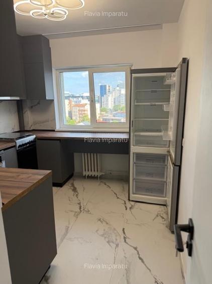 Apartament cu 3 camere decomandat, mobilat în Banu Manta