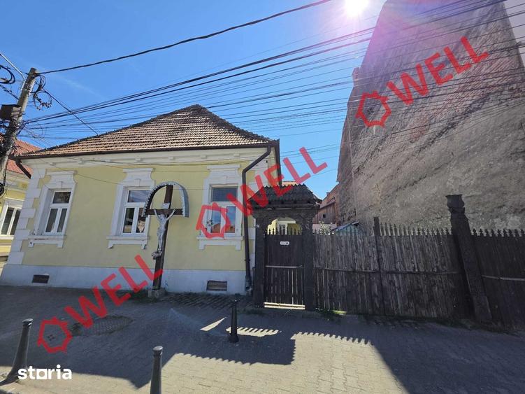 Casă cu 2 camere decomandat cu Teren 98 Mp în Central