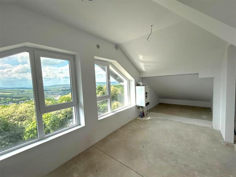 Penthouse cu 3 camere decomandat în Burdujeni