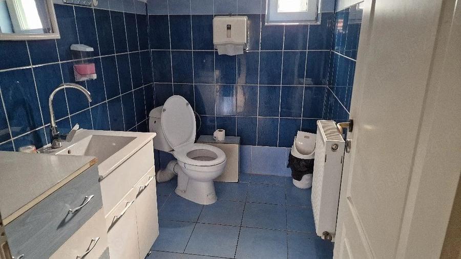 Spațiu comercial, de 283 mp, în Petros