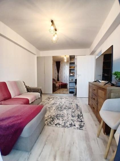 Apartament cu 2 camere decomandat în Titan