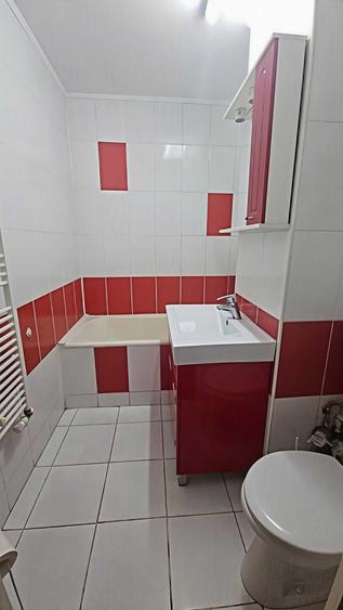Apartament cu 3 camere decomandat în Lacul Tei