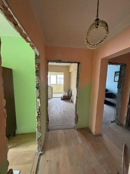 Apartament cu 4 camere decomandat în Central
