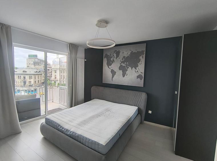 Apartament cu 3 camere semidecomandat, mobilat în P-ța Romană