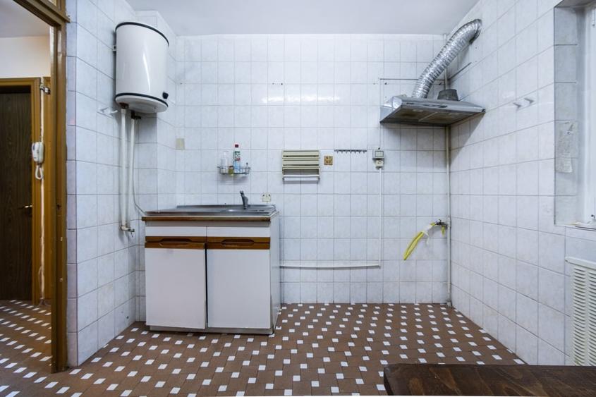 Apartament cu 2 camere decomandat în Baba Novac