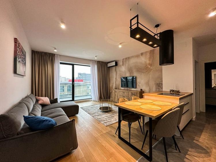 Apartament cu 2 camere semidecomandat, mobilat în Timpuri Noi