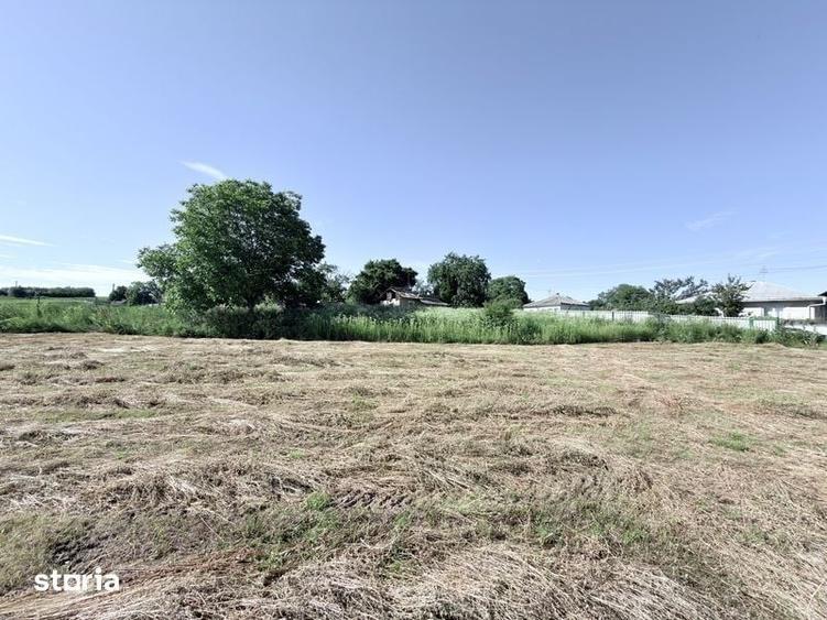 Casă cu 2 camere cu Teren 3600 Mp în Vlădeni