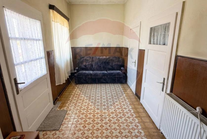 Casă cu 3 camere cu Teren 617 Mp în Sud