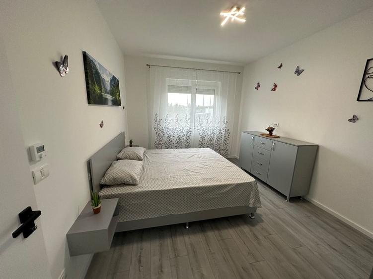 Apartament cu 3 camere decomandat în Aradului