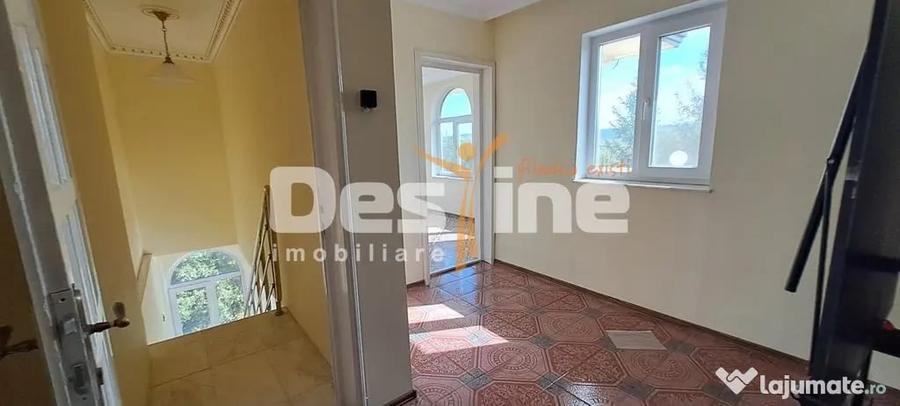 Casă cu 14 camere cu Teren 4000 Mp în Central