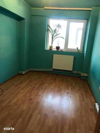 Apartament cu 4 camere în Micro 17