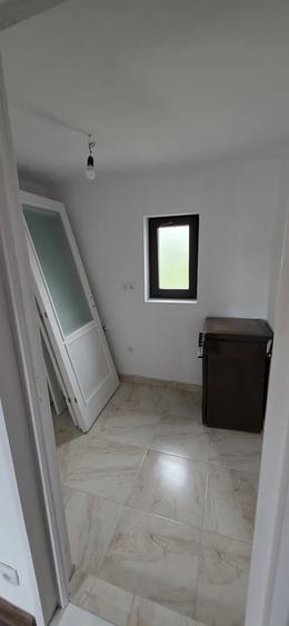 Casă cu 5 camere cu Teren 3486 Mp în Pruni