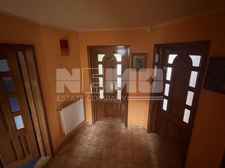 Casă individuală cu 5 camere cu Canalizare în Lisaura