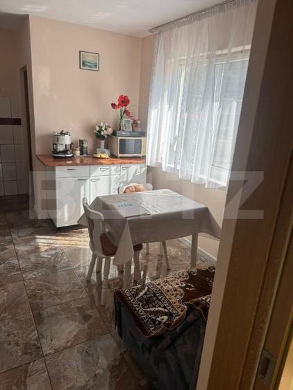 Casă individuală cu 7 camere cu Canalizare în Est