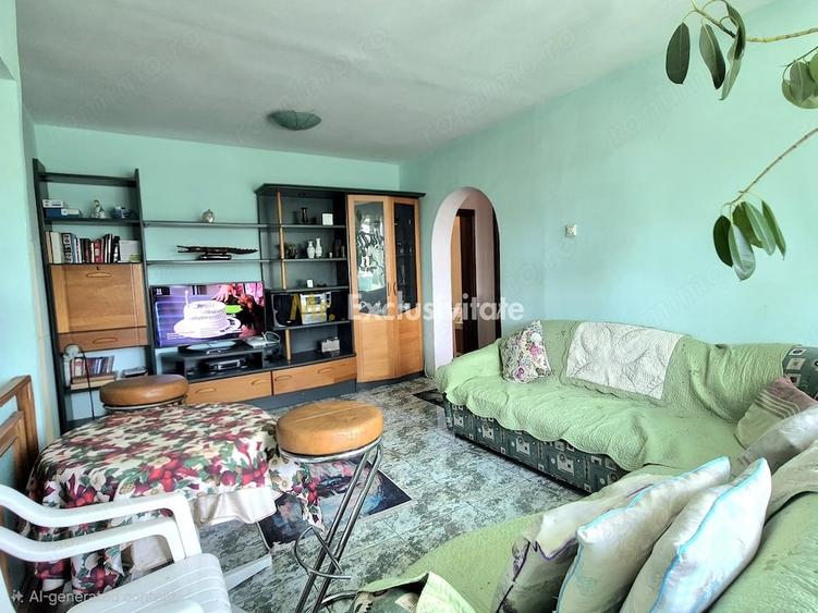 Apartament cu 3 camere semidecomandat în 1 Decembrie 1918