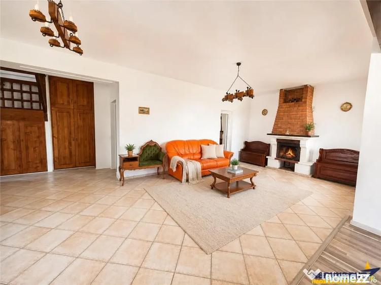 Casă cu 4 camere cu Teren 3227 Mp în Central