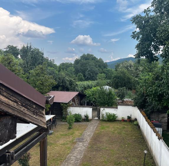 Casă cu 3 camere în Central