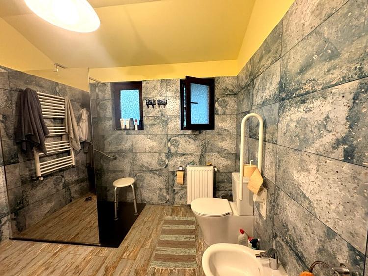Casă individuală cu 7 camere cu Canalizare în Corbeanca