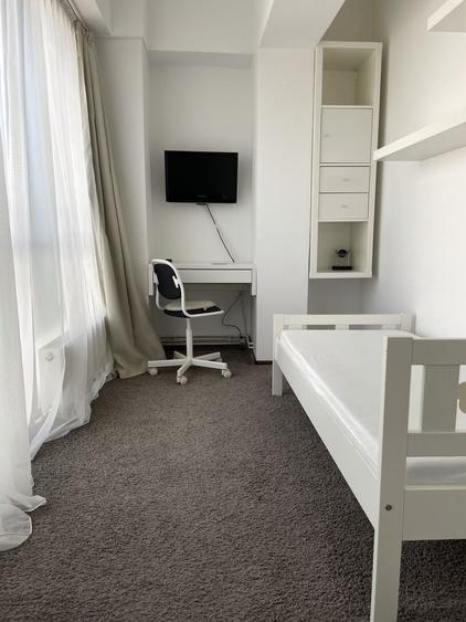 Apartament cu 3 camere semidecomandat în Central