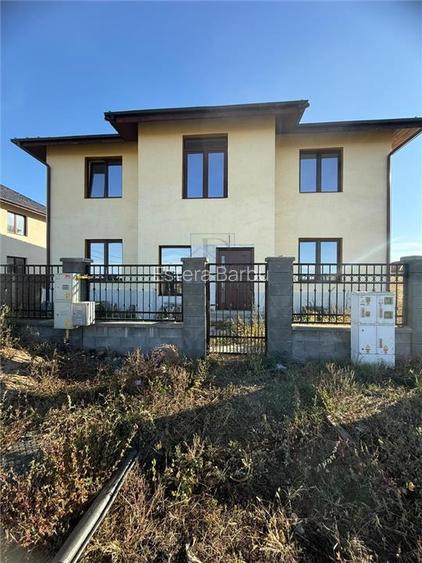 Duplex intreg de vanzare, compartimentat in 4 apartamente – ideal investitie!