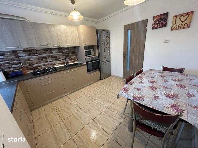 Apartament cu 4 camere decomandat în Central