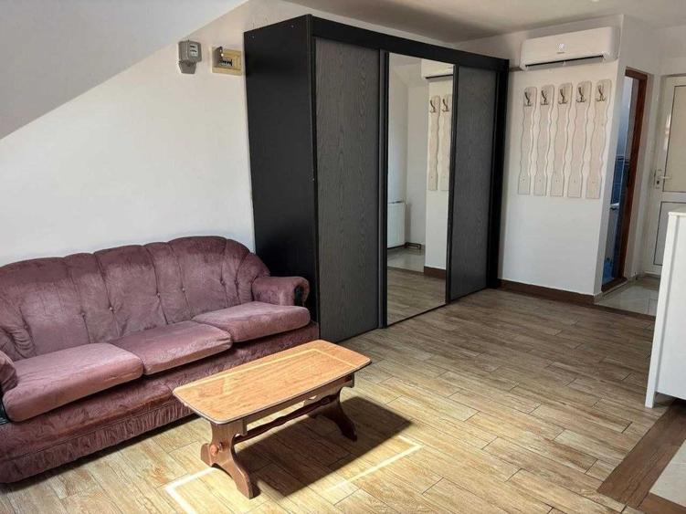 Apartament cu 3 camere decomandat în Între Lacuri