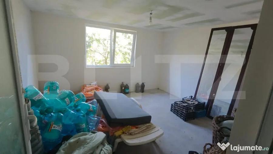 Casă cu 7 camere cu Teren 2200 Mp în Dobra