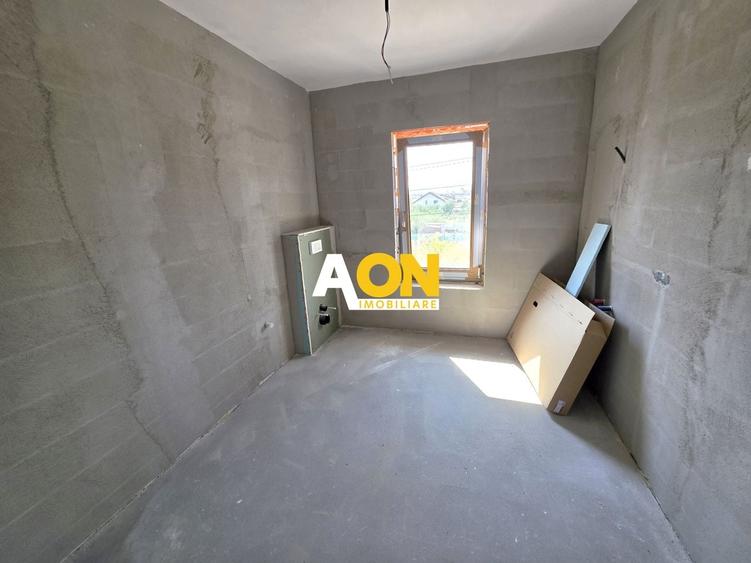 Casă individuală cu 5 camere cu Canalizare în Cetate