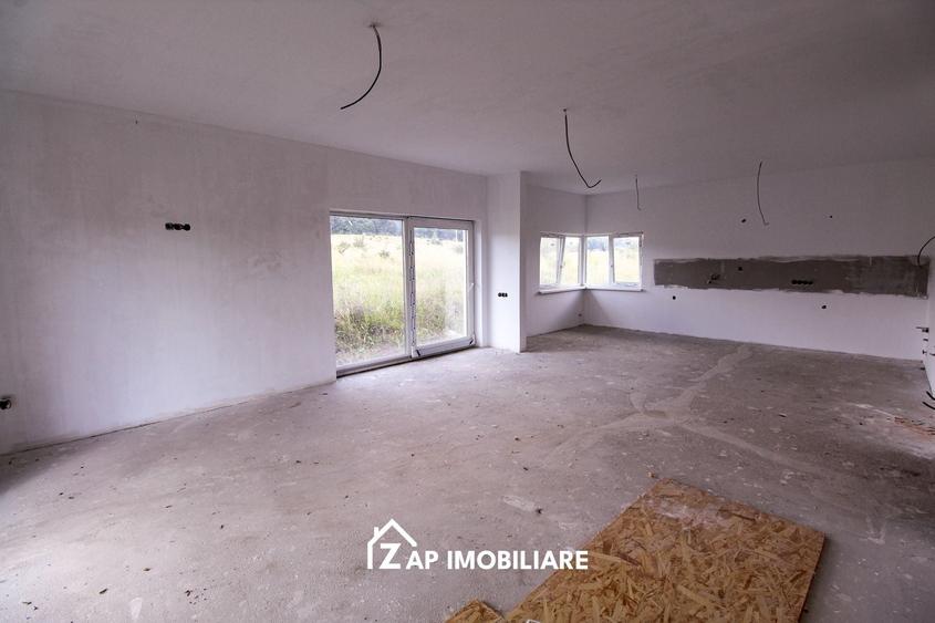 Casă individuală cu 5 camere cu Canalizare în Corunca