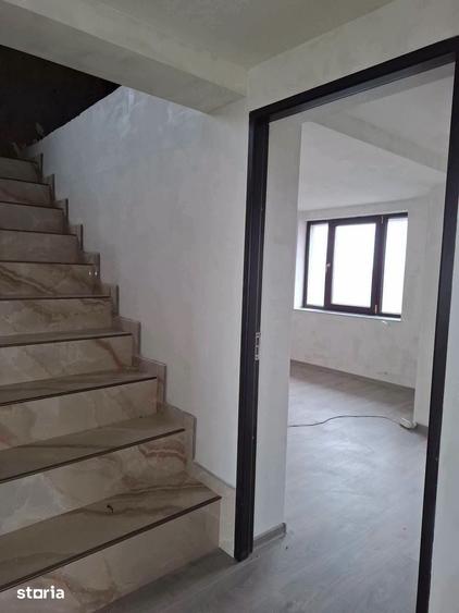 Casă cu 6 camere cu Teren 517 Mp în Central