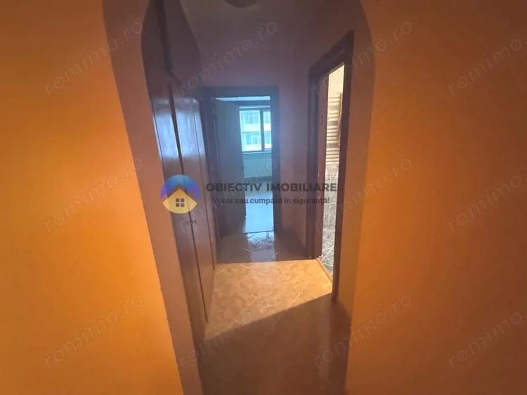 Apartament cu 3 camere semidecomandat în Mărăței