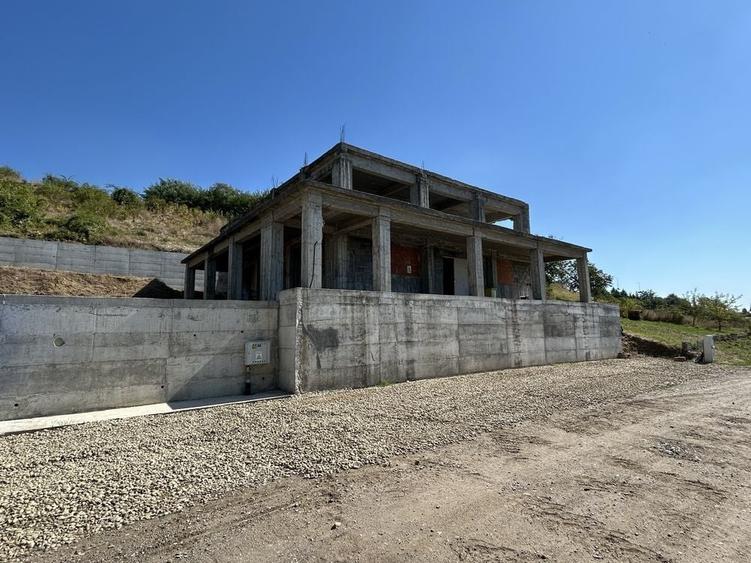Casă cu 4 camere în Valea
