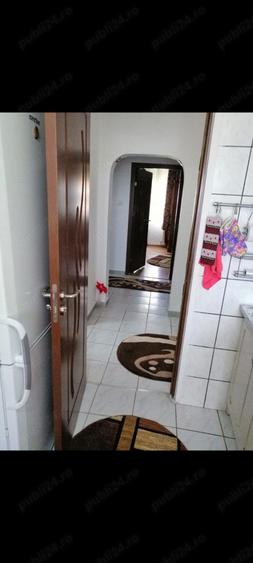 Apartament cu 3 camere decomandat în Poiana