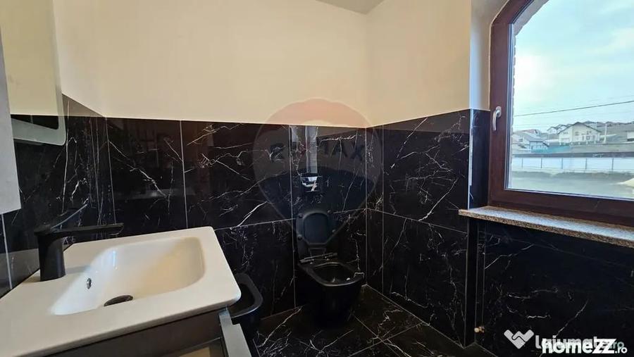 Casă cu 5 camere cu Teren 840 Mp în Șcheia