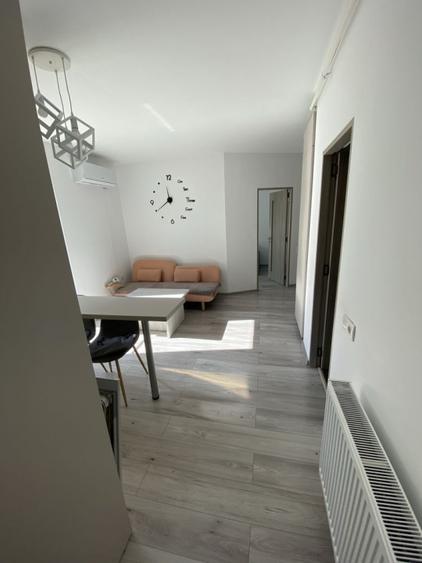 Apartament cu 3 camere semidecomandat, mobilat în Florești
