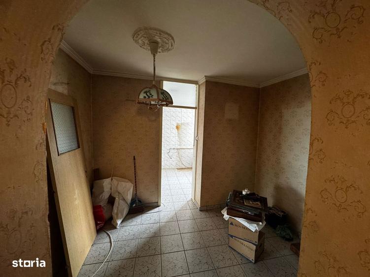 Apartament cu 2 camere semidecomandat în Berceni