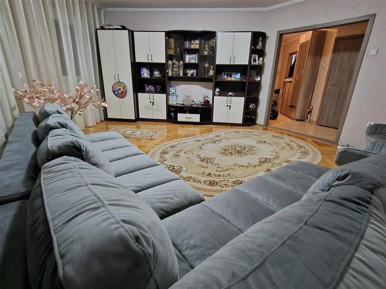 Apartament cu 3 camere decomandat în Călărași